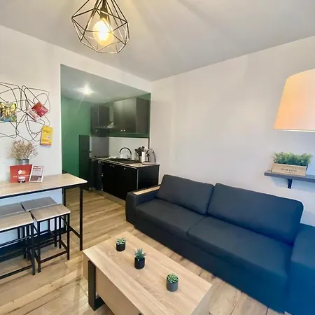 Clos Pasteur Modern For 4 People Apartment