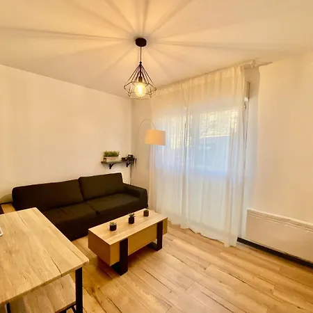 Clos Pasteur Modern For 4 People *