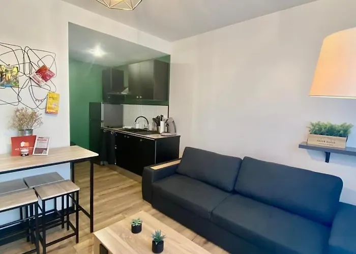 Clos Pasteur Modern For 4 People Apartment