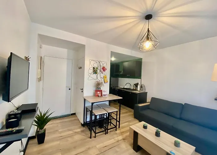 Apartment Clos Pasteur Modern For 4 People