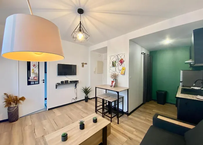 Clos Pasteur Modern For 4 People *