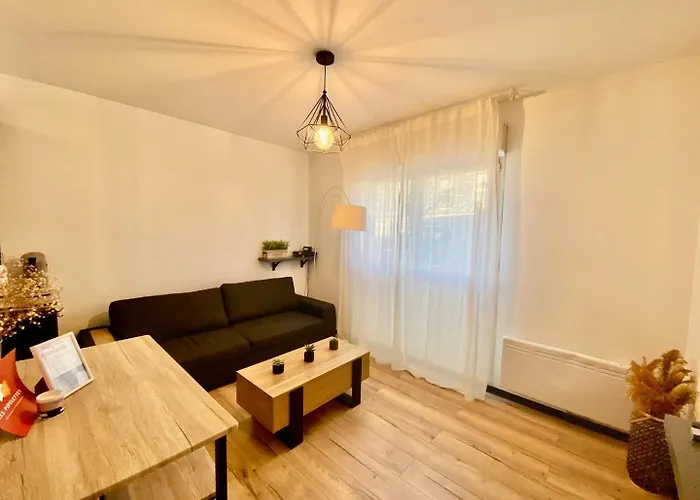 Clos Pasteur Modern For 4 People *