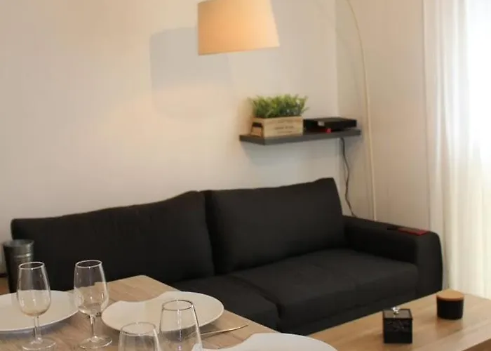 Clos Pasteur Modern For 4 People Apartment